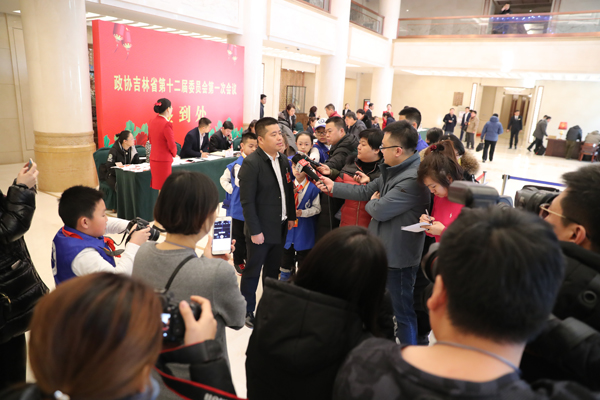 Jilin CPPCC members arrive at Changchun