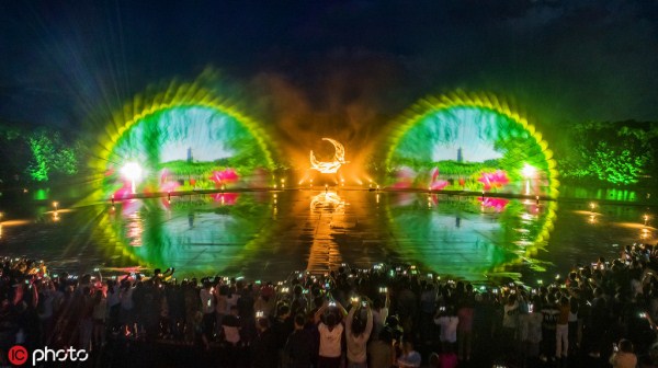 People of Changchun treated to music fountain and light show