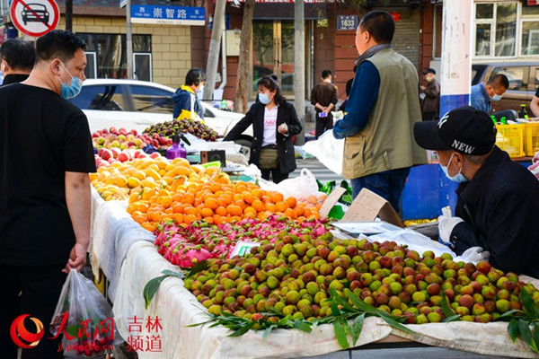 Market stall economy flourishes in Jilin