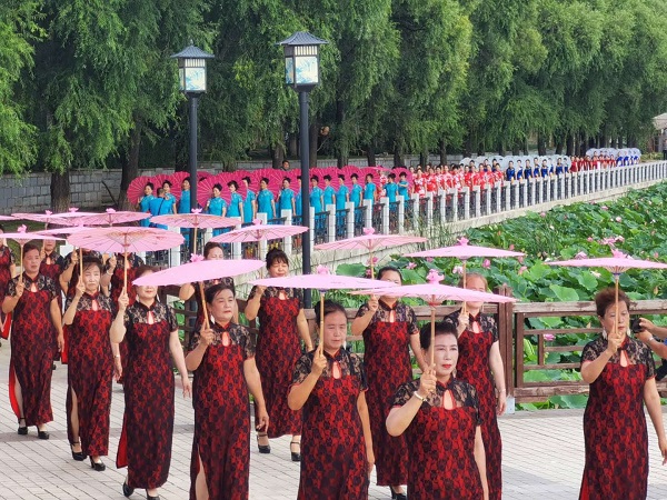 Festival in Jilin features 1,000-person qipao show