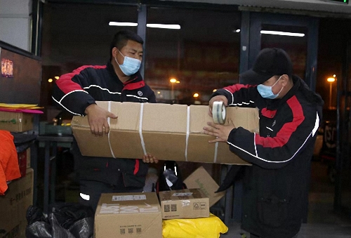 Workers on duty ensure a safe, happy holiday in Jilin