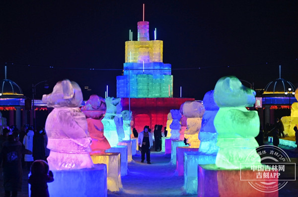 Colorful ice lanterns light up Changchun Park