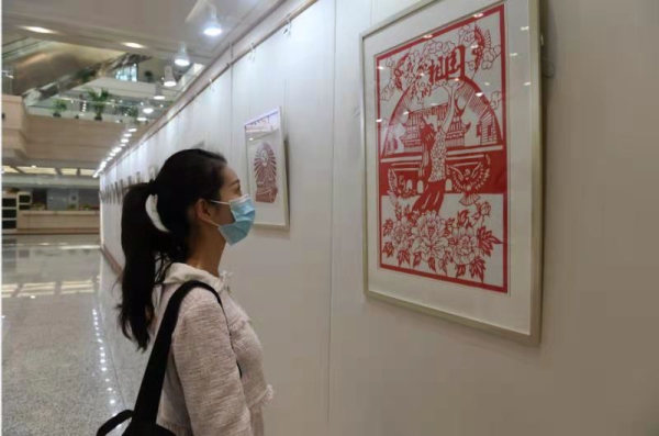 Paper-cutting exhibition in Jilin features CPC history