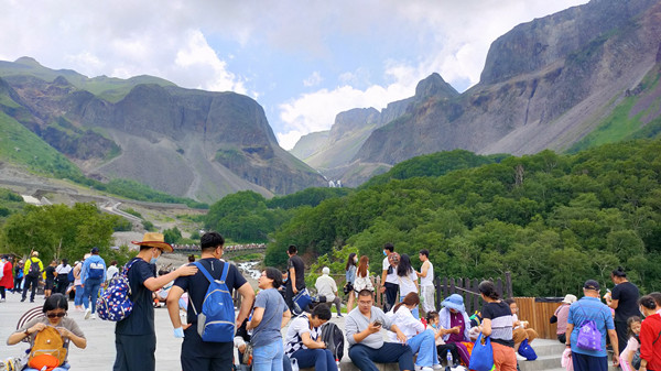 Media delegation explores Changbai Mountains